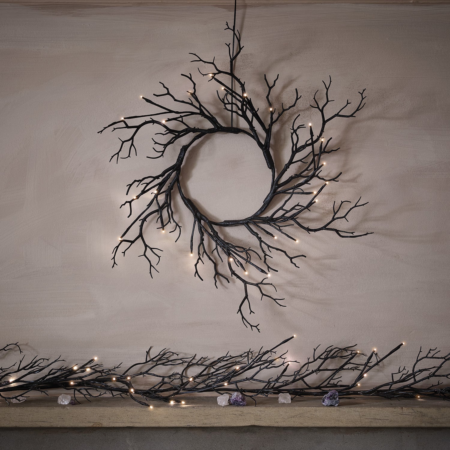 40cm Pre Lit Black Twig Halloween Wreath - Image 8