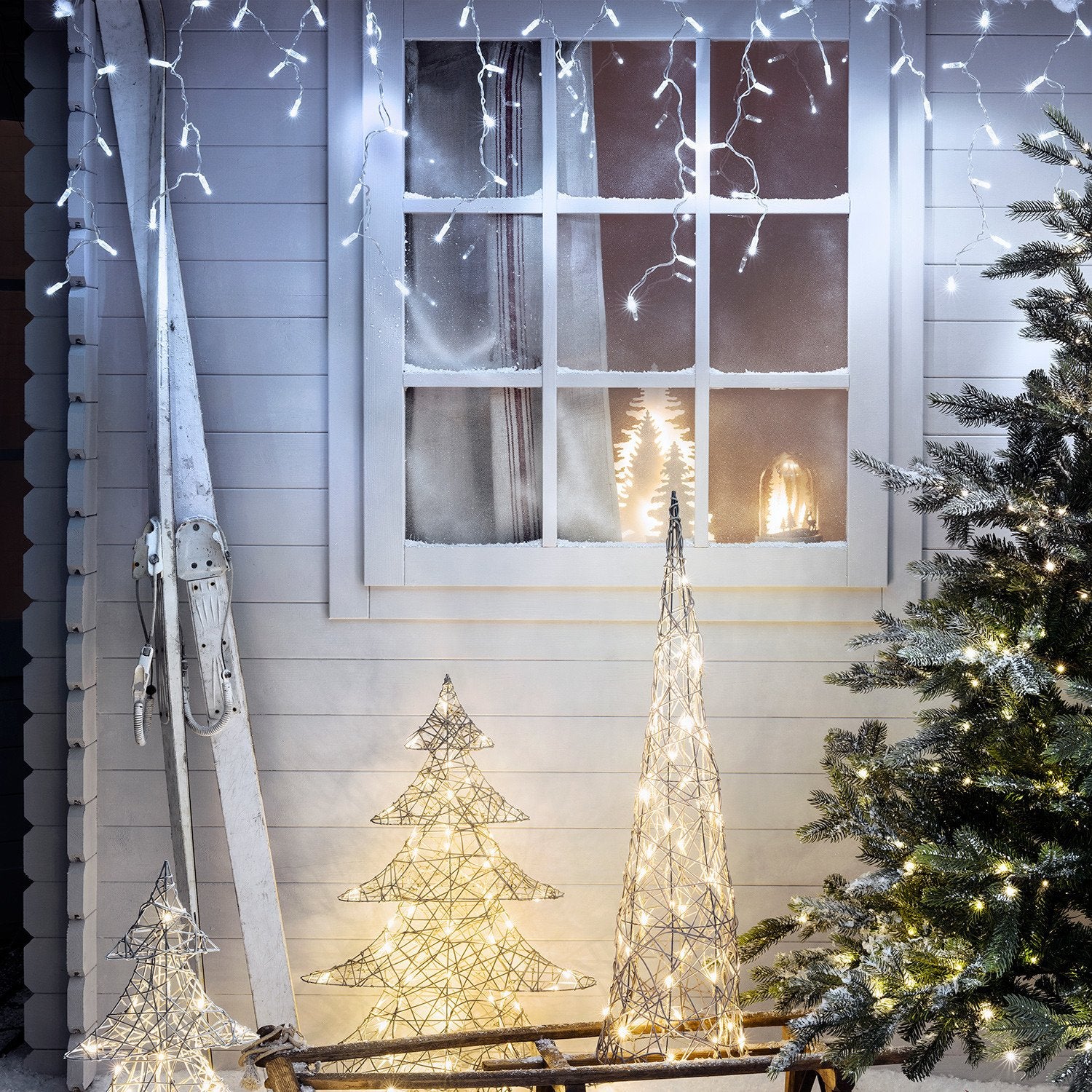 Core Connect 26m 832 White Connectable Icicle Lights Clear Cable - Image 5