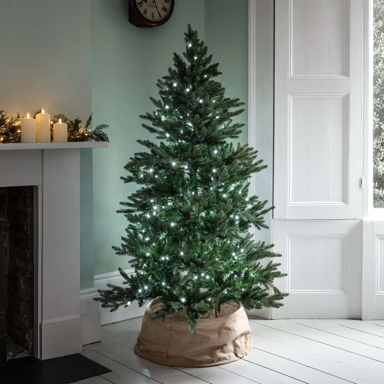 Essential Connect 30m 300 White Connectable Fairy Lights Green Cable - Image 2