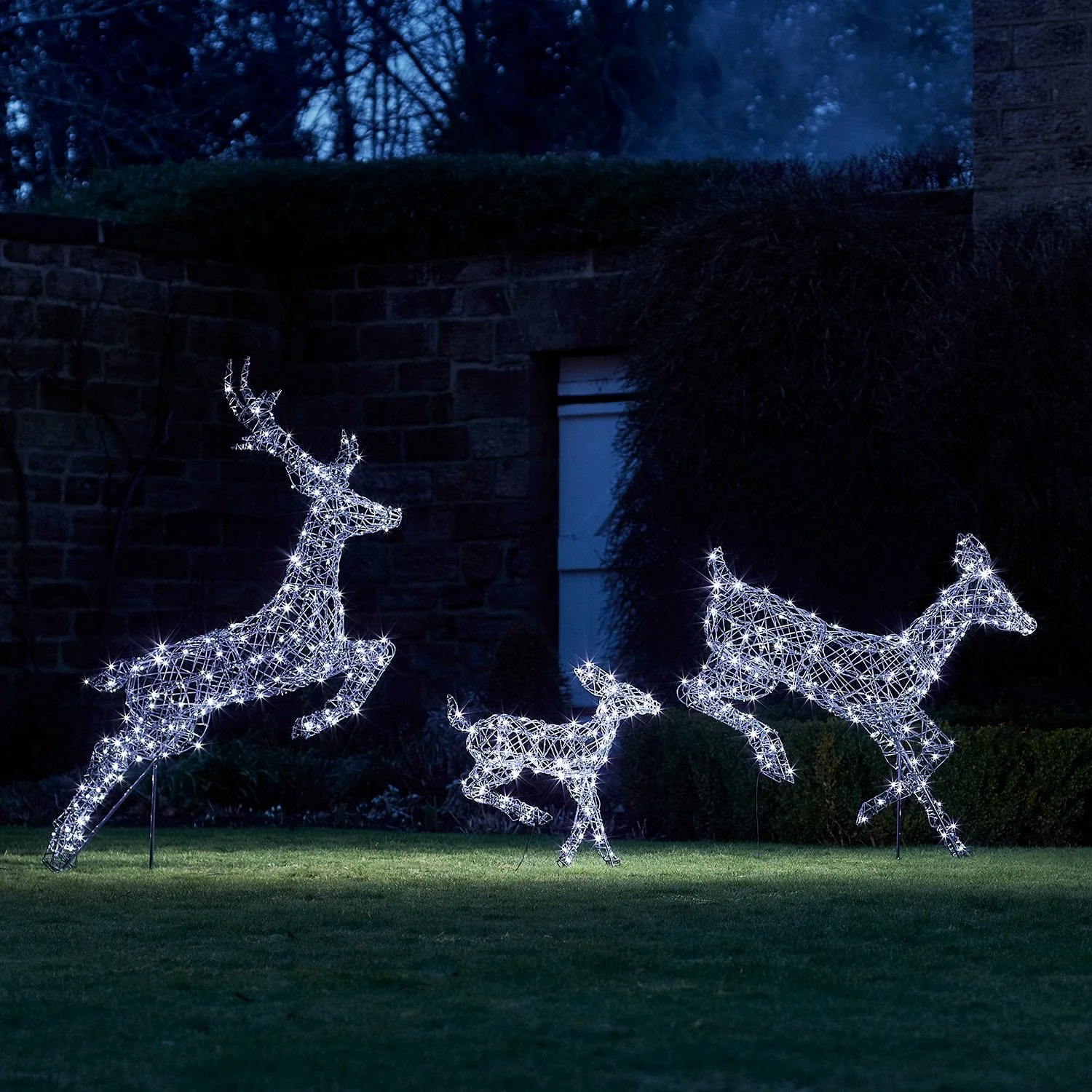 1m Regular Harlow Rattan Doe & Fawn Dual Colour LED Light Up Reindeer Duo - Image 15