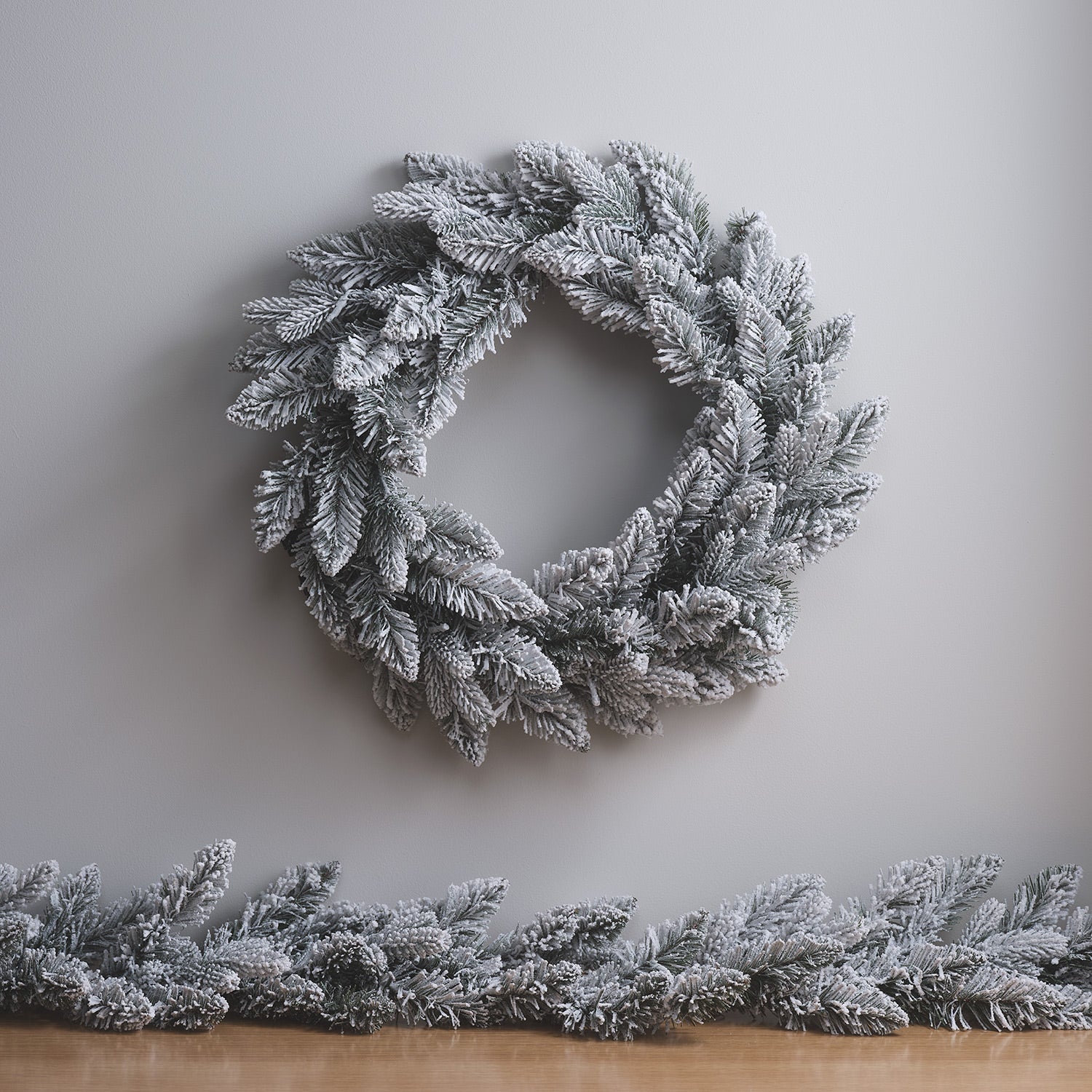 Pre Lit Snowy Christmas Wreath & Garland - Image 2