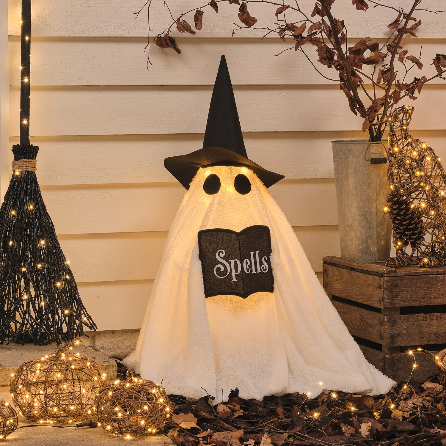 Wanda the Witch Ghost Outdoor LED Halloween Figure - Image 5
