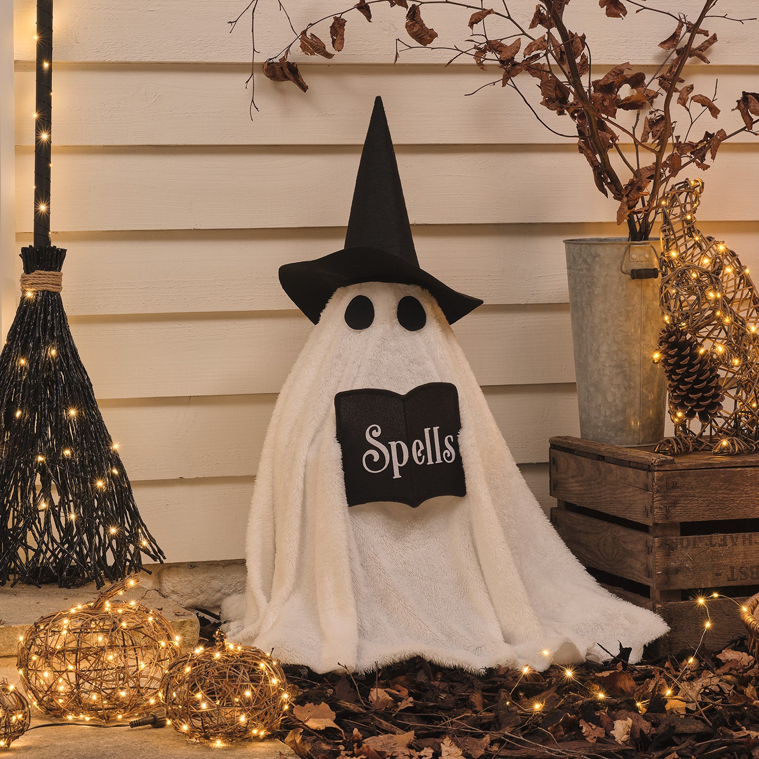 Wanda the Witch Ghost Outdoor LED Halloween Figure - Image 6