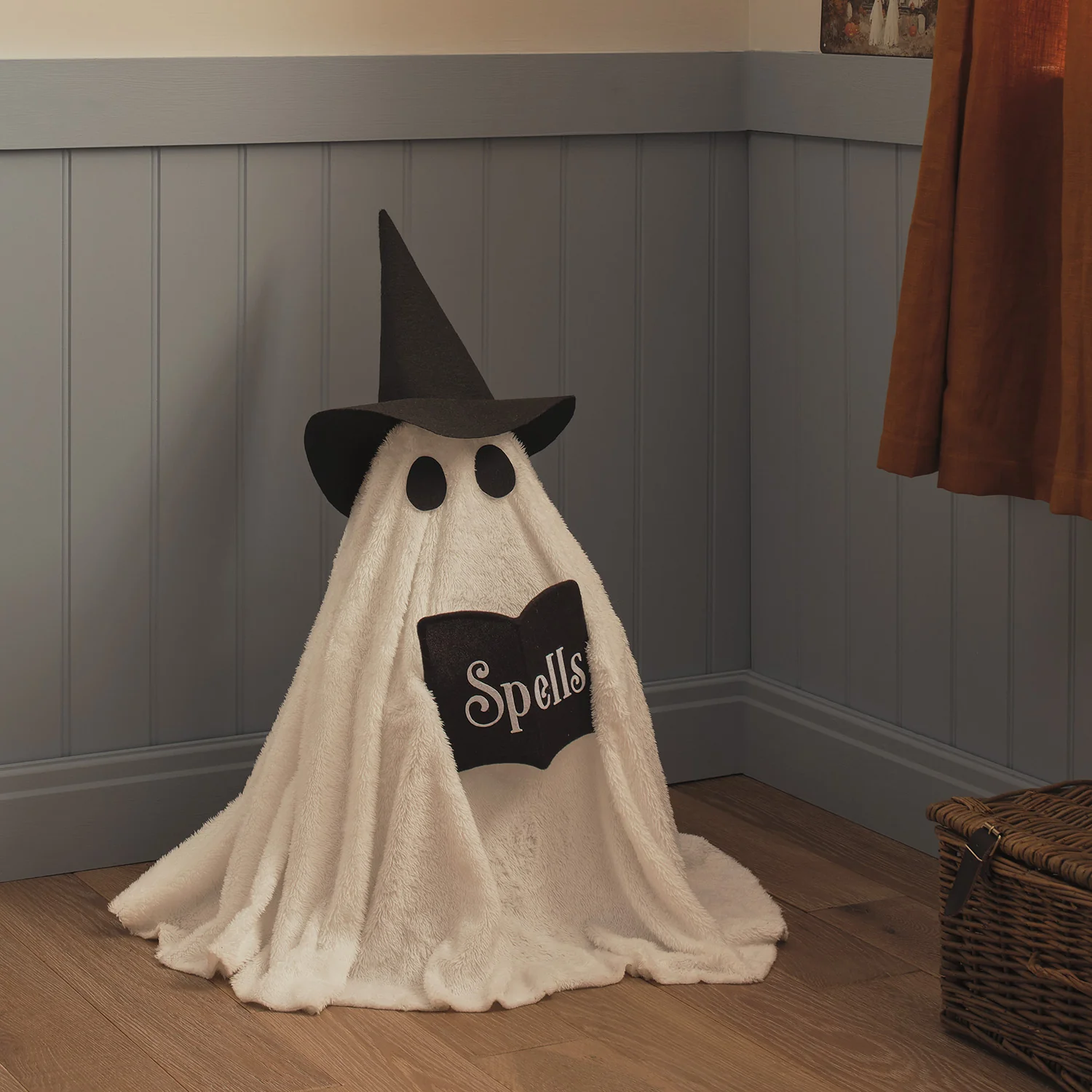 Wanda the Witch Ghost Outdoor LED Halloween Figure - Image 8
